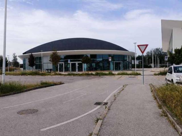 Locale Commerciale in vendita a Cattolica, Reggio Emilia