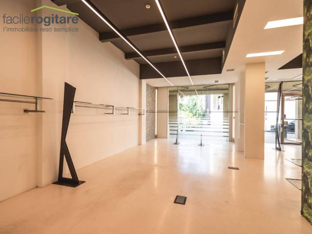 Locale Commerciale in vendita a Cattolica, Reggio Emilia