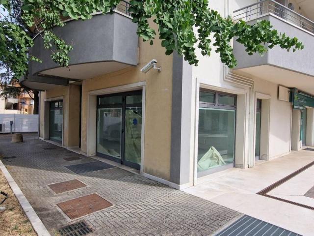 Locale Commerciale in vendita a Cattolica, Reggio Emilia
