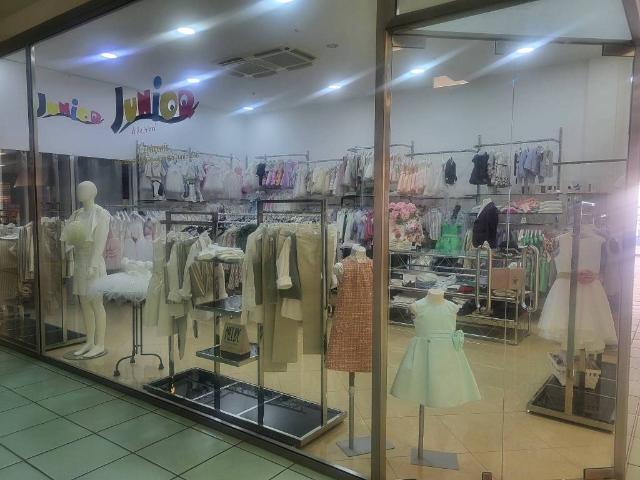 Locale Commerciale in vendita a Santa Rosa, Cava De' Tirreni