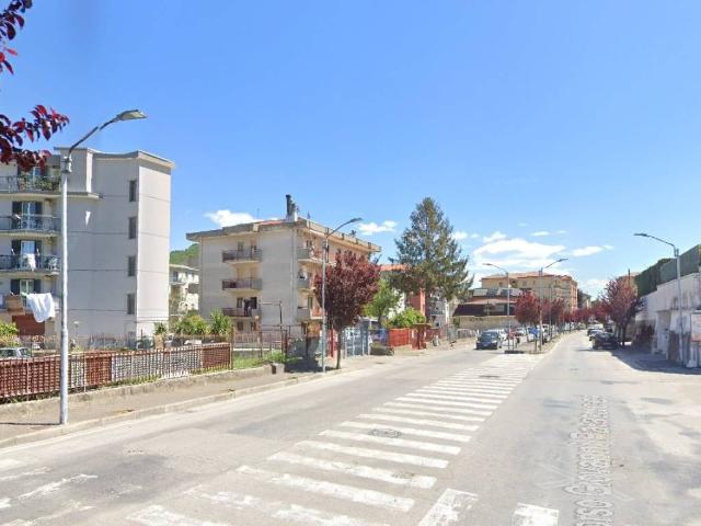 Locale Commerciale in vendita a Santa Rosa, Cava De' Tirreni