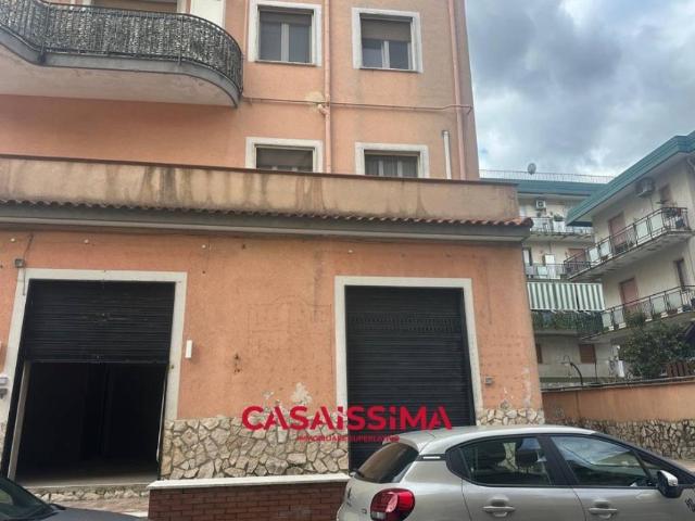 Locale Commerciale in vendita a Pianesi, Cava De' Tirreni