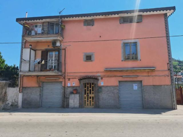 Locale Commerciale in vendita a San Vito, Cava De' Tirreni