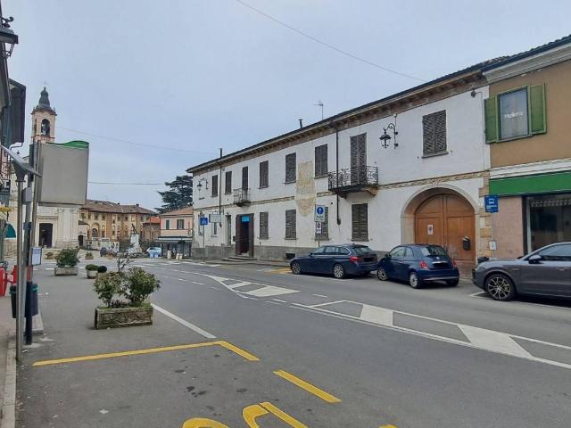 Locale Commerciale in vendita a Cava Manara, Lombardia