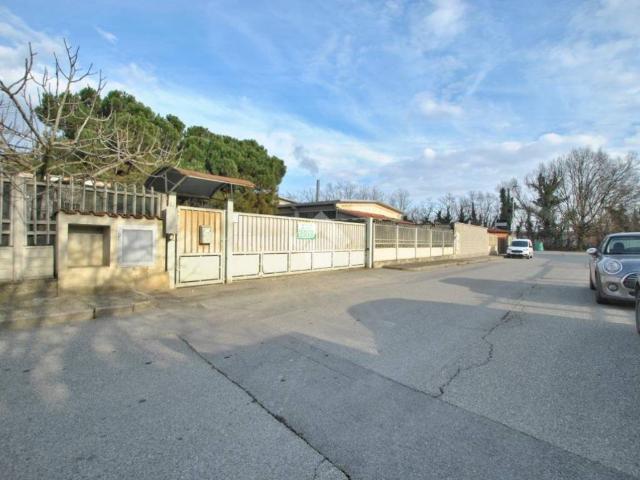 Locale Commerciale in vendita a Piemonte, Biella