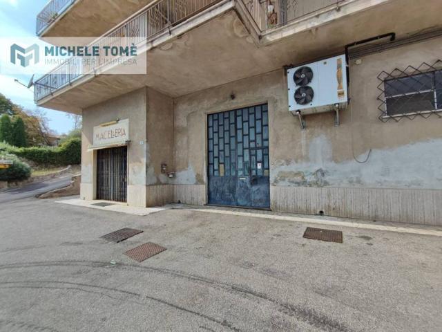 Locale Commerciale in vendita a Cavaion Veronese, Veneto
