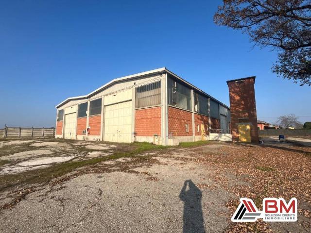 Locale Commerciale in vendita a Piemonte, Cuneo