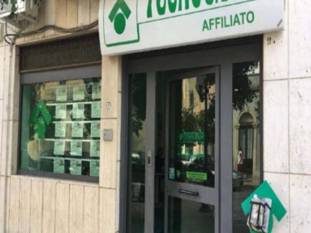 Locale Commerciale in vendita a Puglia, Lecce