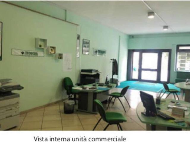 Locale Commerciale in vendita a Puglia, Lecce