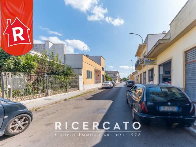 Locale Commerciale in vendita a Puglia, Lecce