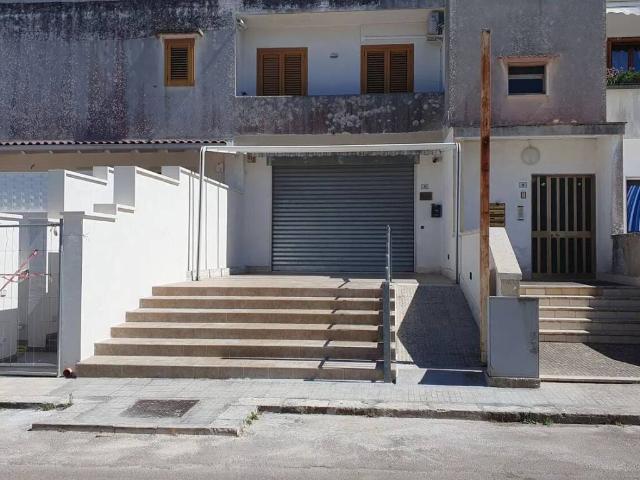 Locale Commerciale in vendita a Puglia, Lecce