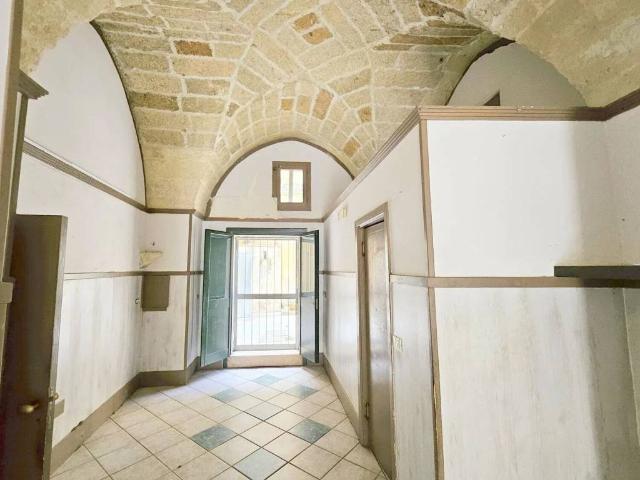 Locale Commerciale in vendita a Puglia, Lecce