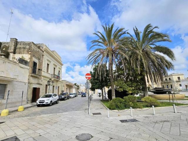 Locale Commerciale in vendita a Puglia, Lecce