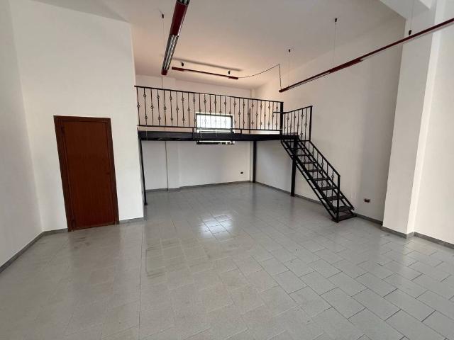 Locale Commerciale in vendita a Puglia, Lecce