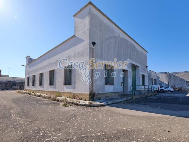 Locale Commerciale in vendita a Puglia, Lecce