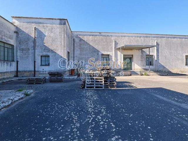 Locale Commerciale in vendita a Puglia, Lecce