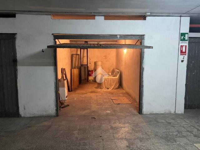 Locale Commerciale in vendita a Puglia, Lecce