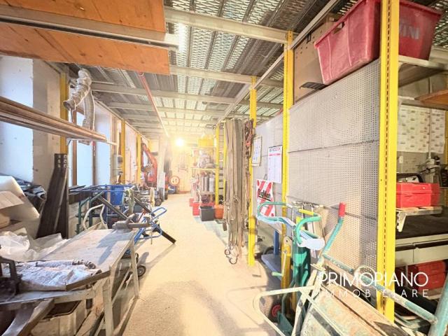 Locale Commerciale in vendita a Comunità della Val di Non, Cavareno