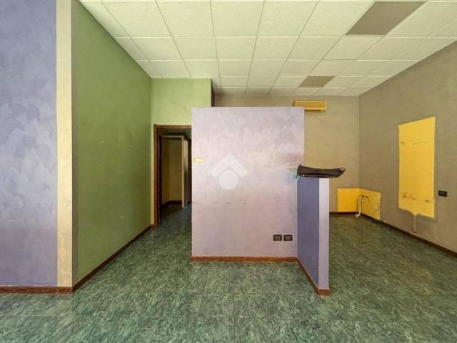 Locale Commerciale in vendita a Cavenago Brianza, Lombardia