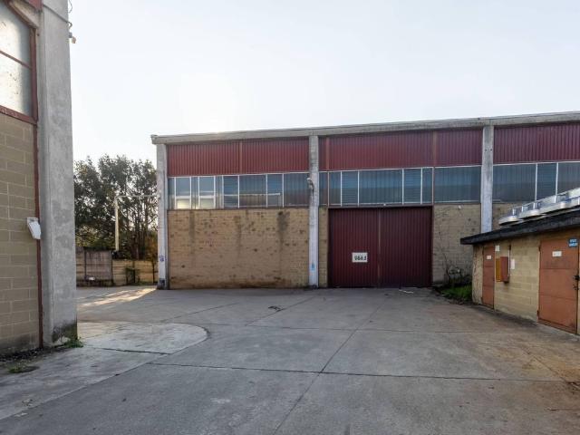 Locale Commerciale in vendita a Cavenago Brianza, Lombardia