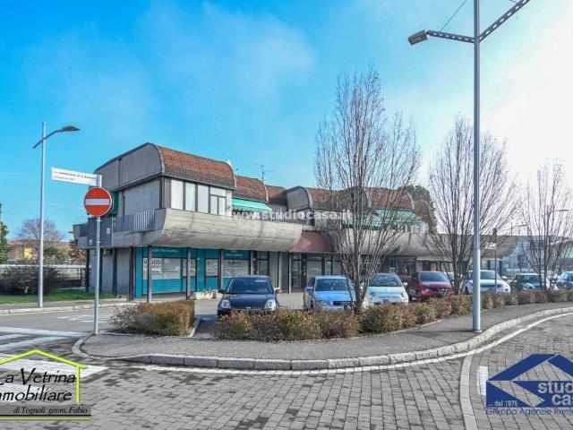 Locale Commerciale in vendita a Malpaga, Cavernago