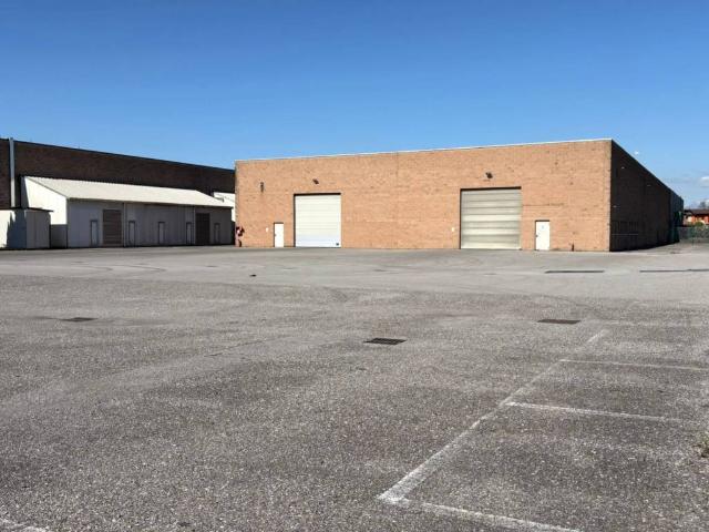 Locale Commerciale in vendita a Cavernago, Lombardia