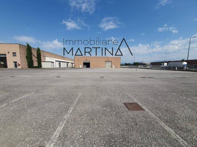 Locale Commerciale in vendita a Cavernago, Lombardia