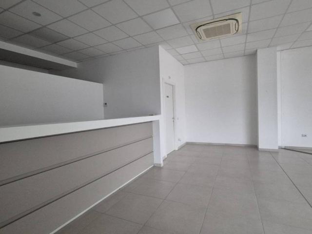 Locale Commerciale in vendita a Unione Comuni Modenesi Area Nord, Cavezzo