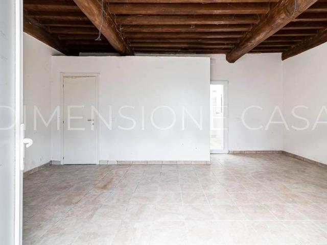Locale Commerciale in vendita a Unione Comuni Modenesi Area Nord, Cavezzo