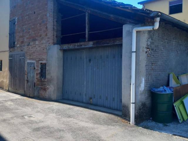 Locale Commerciale in vendita a San Nicolò, Cavriago