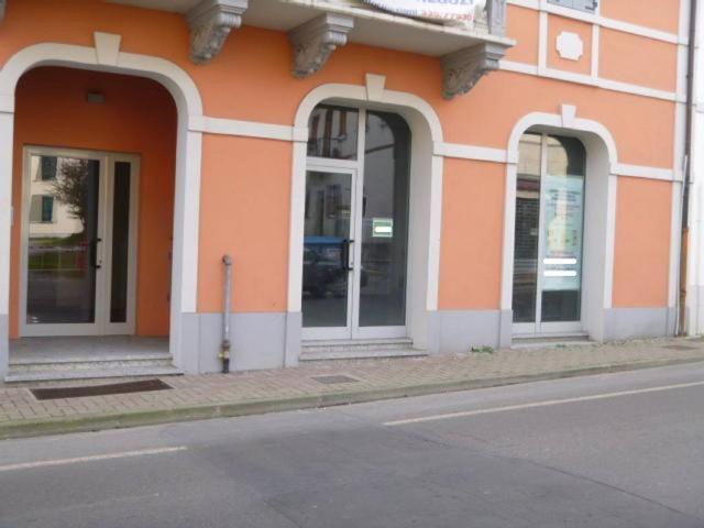 Locale Commerciale in vendita a Val d’Enza, Re