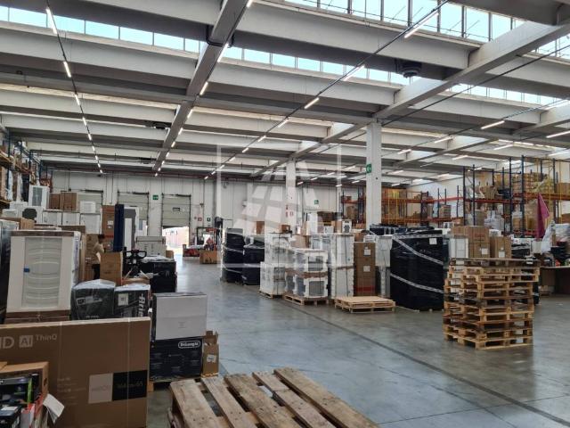 Locale Commerciale in vendita a Val d’Enza, Re