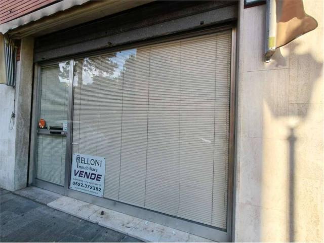 Locale Commerciale in vendita a Val d’Enza, Re