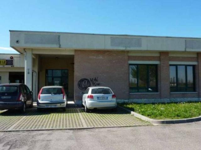 Locale Commerciale in vendita a Val d’Enza, Re