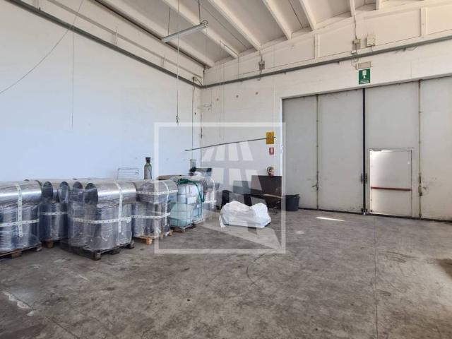Locale Commerciale in vendita a Val d’Enza, Re