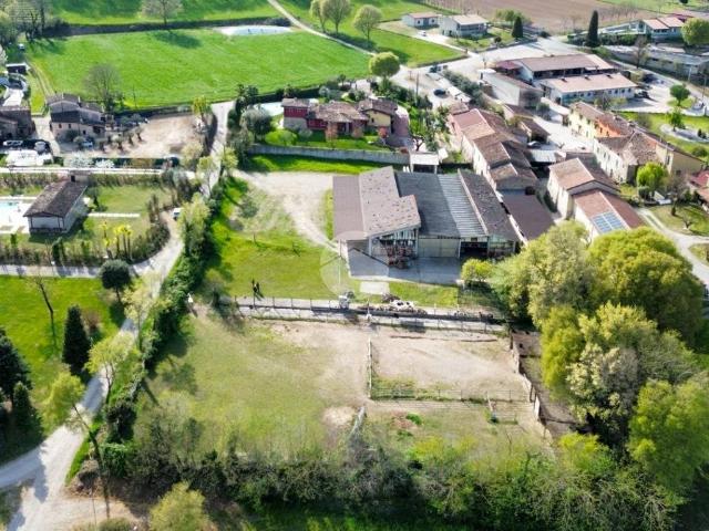 Locale Commerciale in vendita a Cavriana, Lombardia