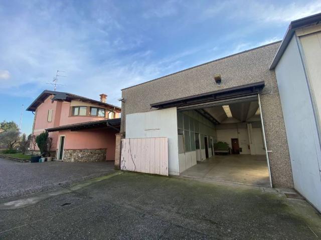 Locale Commerciale in vendita a Bornato, Cazzago San Martino