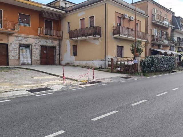 Locale Commerciale in vendita a Ceccano, Lazio