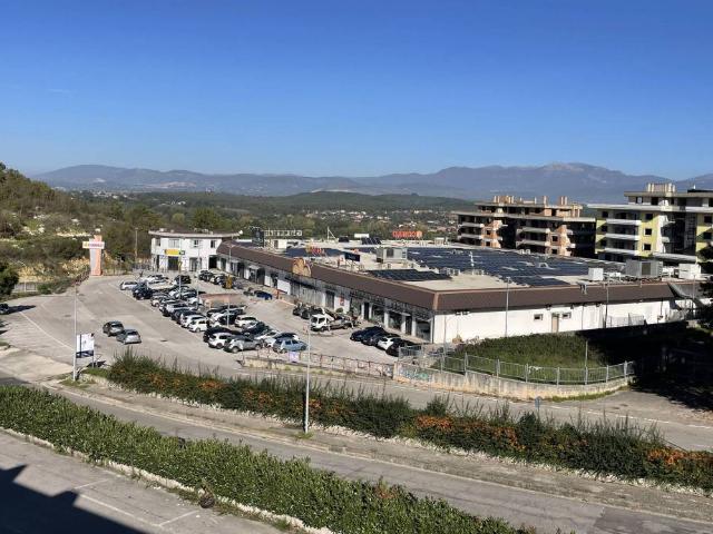 Locale Commerciale in vendita a Ceccano, Lazio