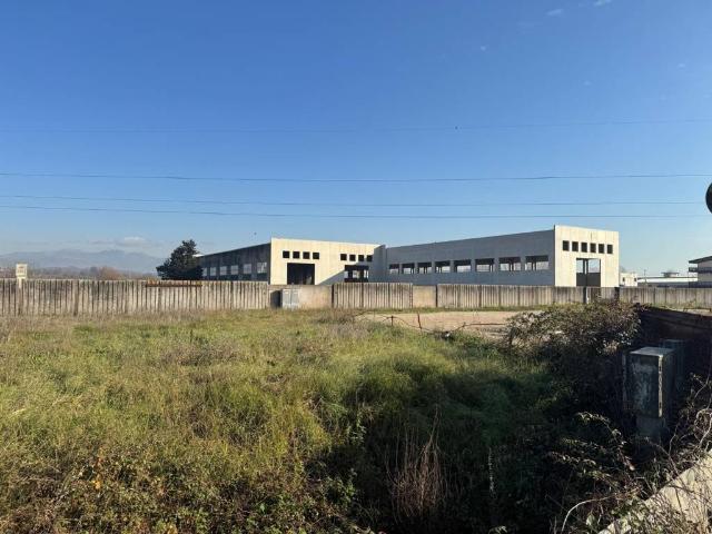 Locale Commerciale in vendita a Frosinone, Lazio