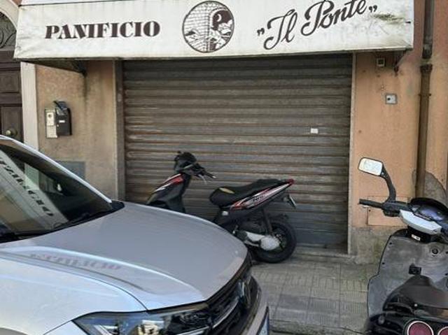 Locale Commerciale in vendita a Cecina, Toscana