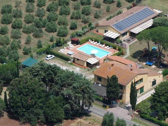 Locale Commerciale in vendita a Cecina, Toscana