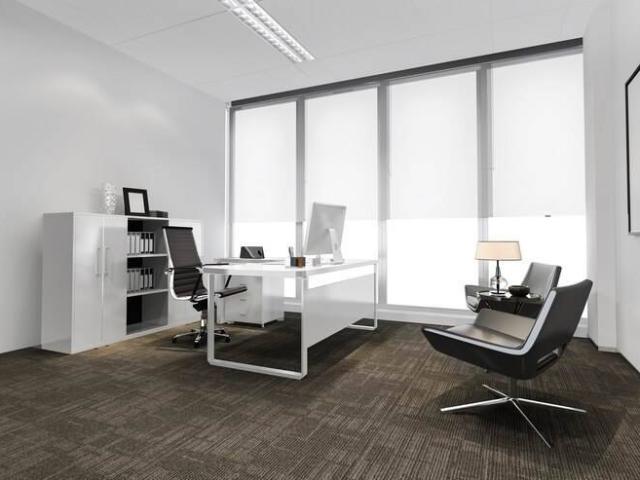 Locale Commerciale in vendita a Cecina, Livorno