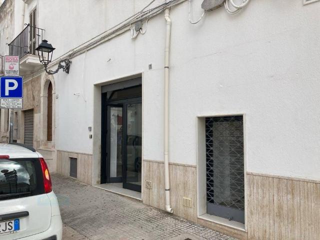 Locale Commerciale in vendita a Ceglie Messapica