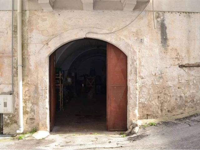 Locale Commerciale in vendita a Puglia, Brindisi