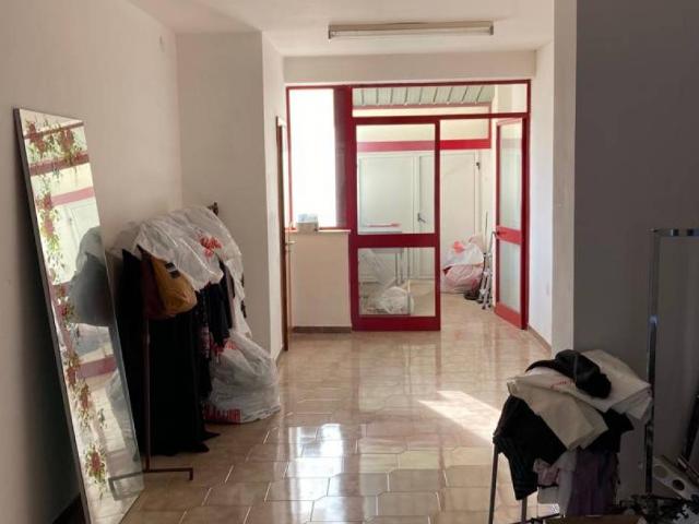 Locale Commerciale in vendita a Ceglie Messapica