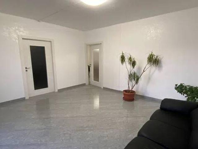 Locale Commerciale in vendita a Puglia, Brindisi