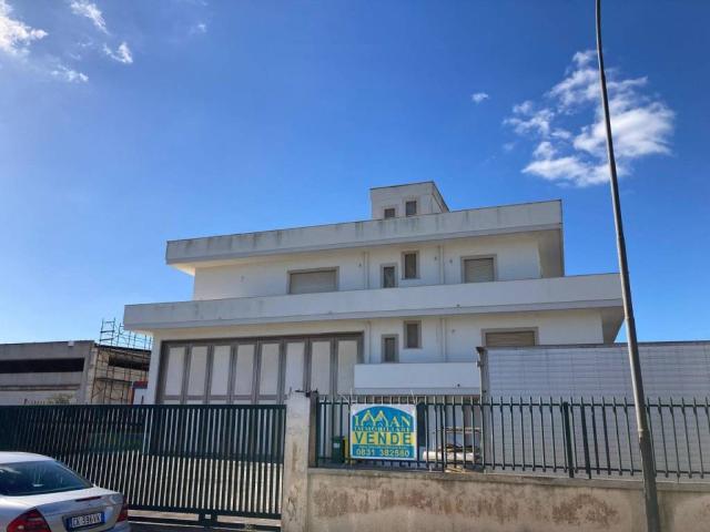 Locale Commerciale in vendita a Puglia, Brindisi