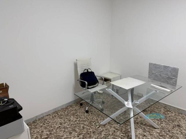 Locale Commerciale in vendita a Puglia, Brindisi