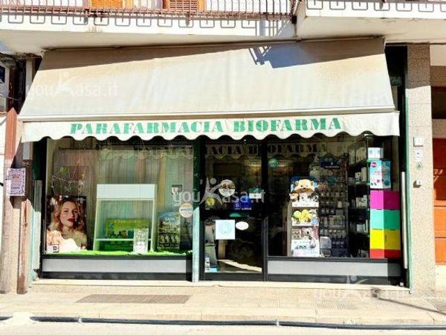 Locale Commerciale in vendita a Puglia, Bari